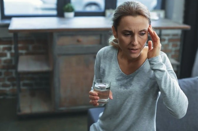 10 menopauzės simptomų ir jų palengvinimo būdai | Kidsmed