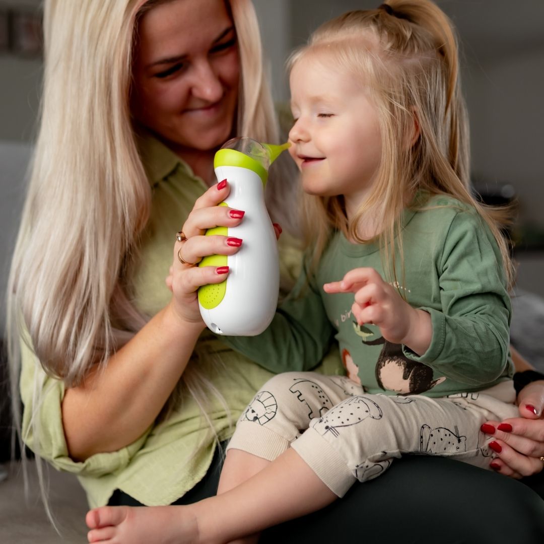 Kūdikio užgulusios nosies valymas su Nosiboo Go nosies aspiratoriumi